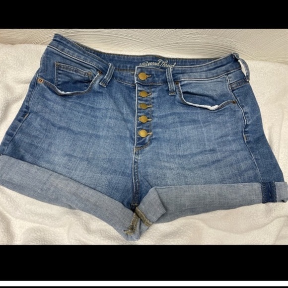 Universal thread denim shorts cuffed button fly - Picture 2 of 2